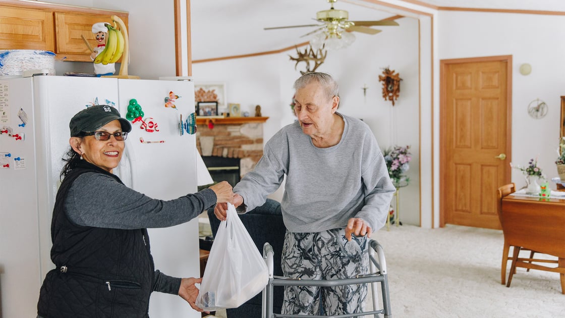 MealsonWheels-DeliveryImage-Helen-1