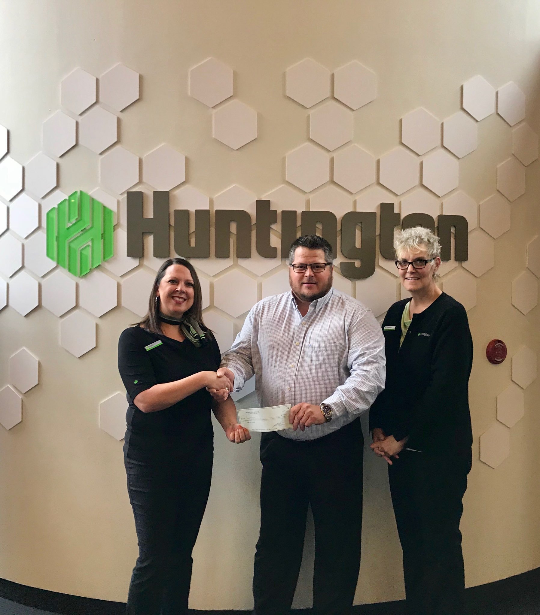 Huntington Bank Donates $10,000
